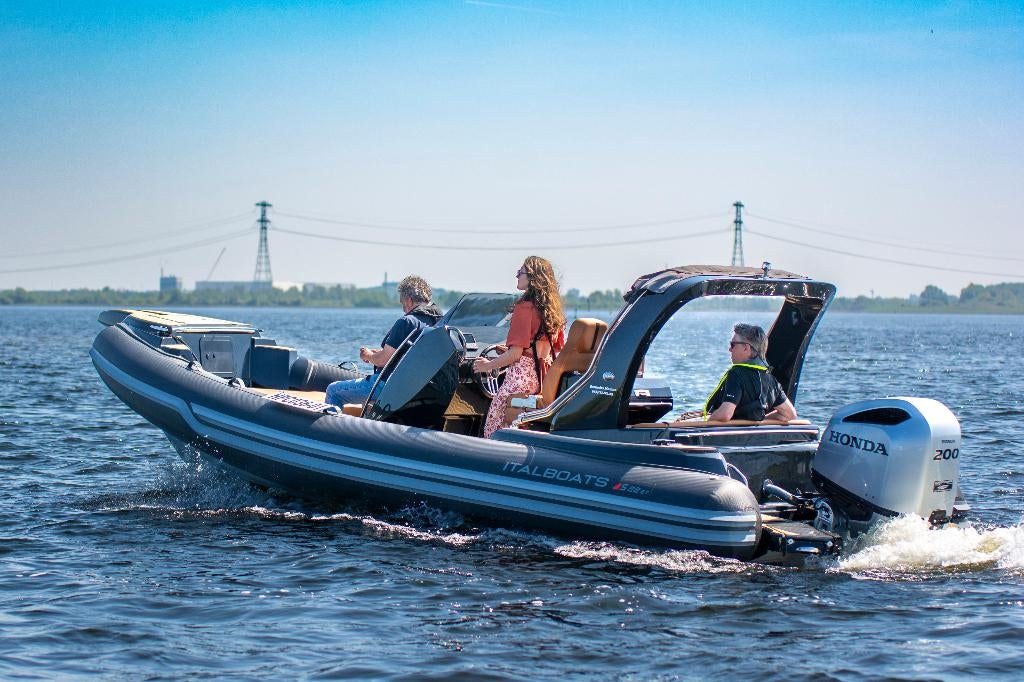 Navette de démonstration Italboats Stingher 22GT, Sports nautiques & Bateaux, Autres marques, Comme neuf, Enlèvement, Essence