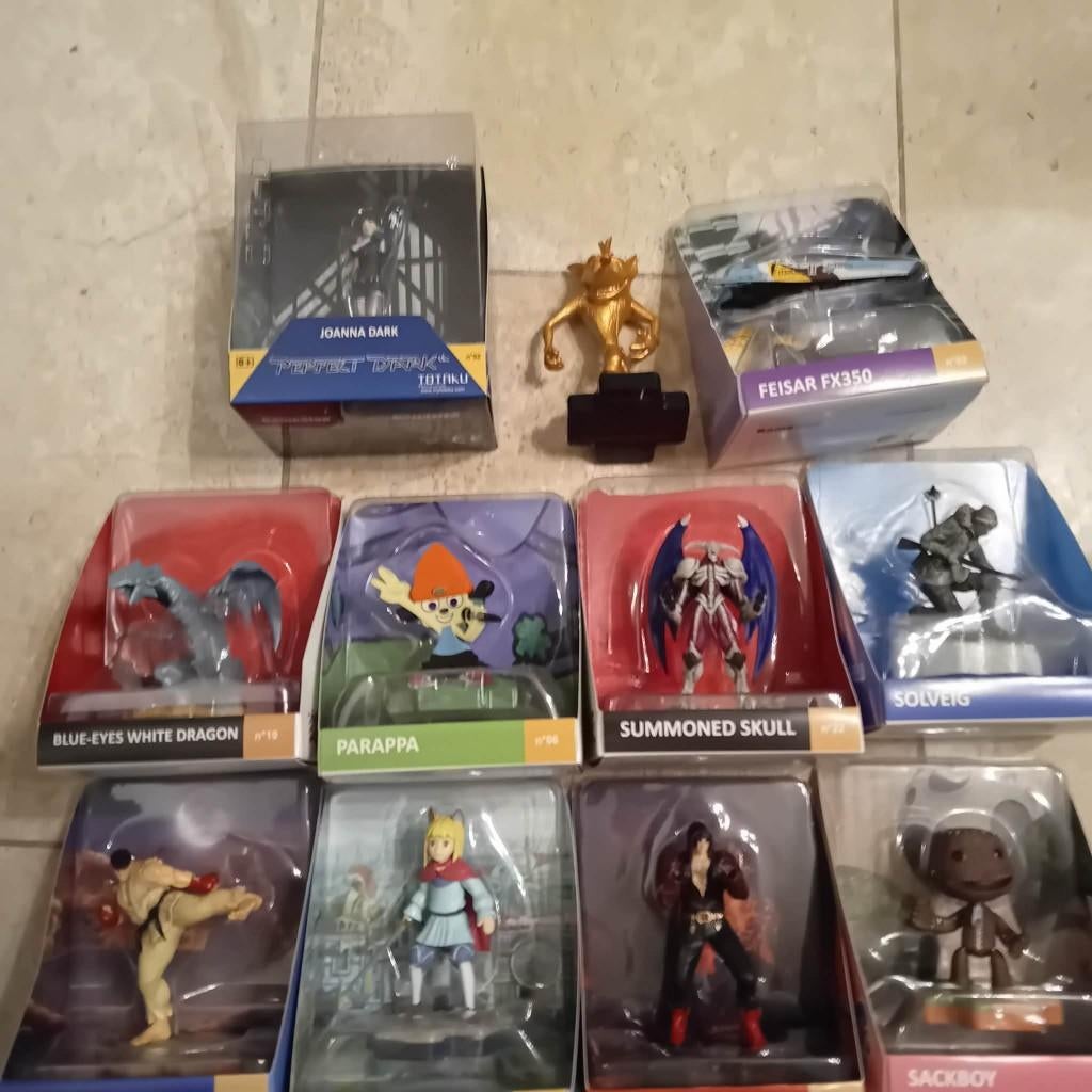 Gamestop 11 figurines divers , enkel als lot, Enlèvement, Comme neuf