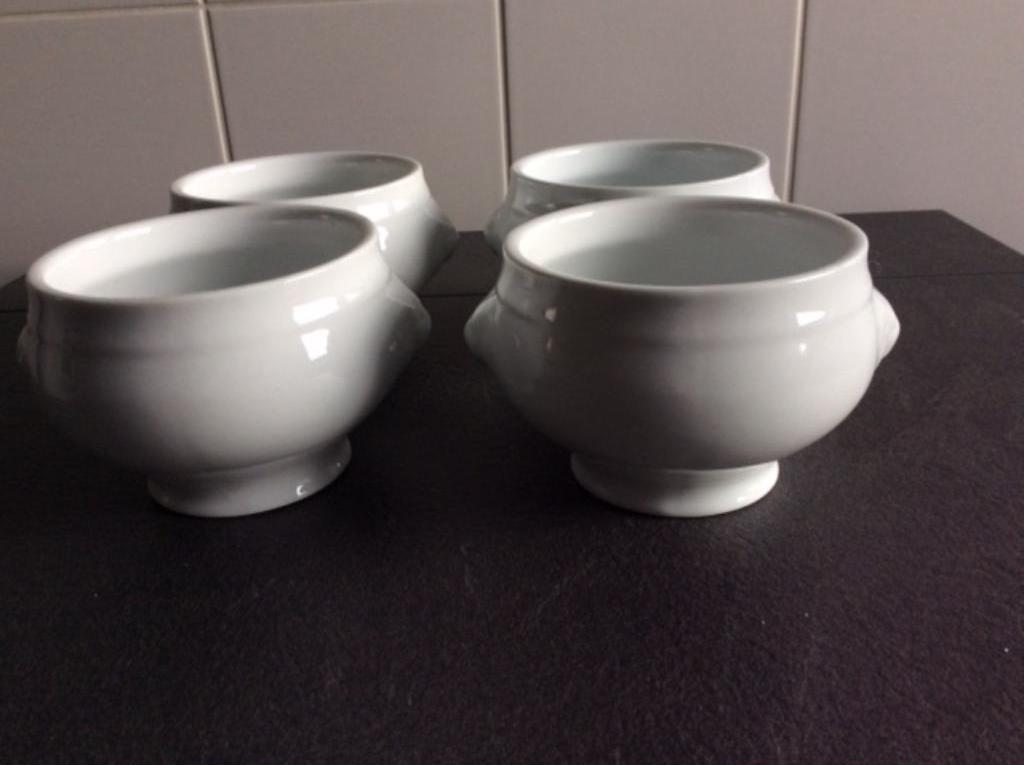 4 witte soeptassen, Ophalen of Verzenden, Zo goed als nieuw, Effen, Kop(pen) en/of Schotel(s)