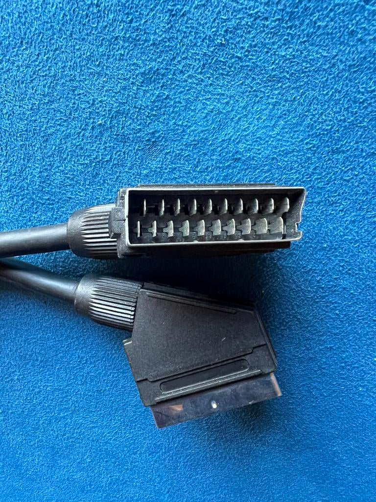 Scart kabel 100cm van goede kwaliteit, Audio, Tv en Foto, Audiokabels en Televisiekabels, Ophalen, Zo goed als nieuw