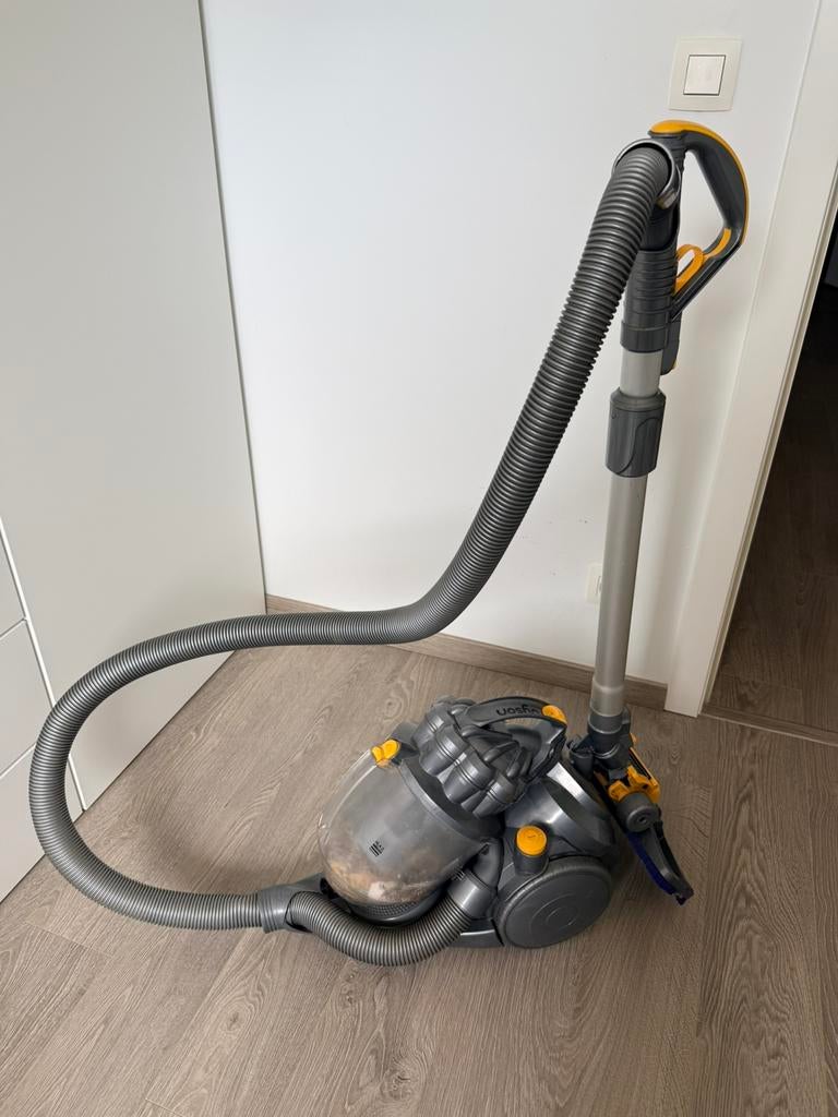 Dyson stofzuiger (zonder zak), Elektronische apparatuur, Stofzuigers, Ophalen, Zo goed als nieuw, Stofzuiger
