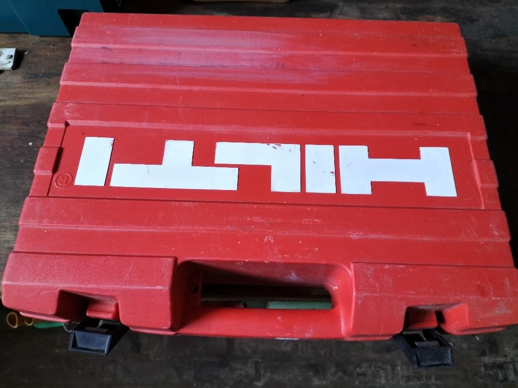 Lege Hilti koffer SF 120 a, Enlèvement, Utilisé