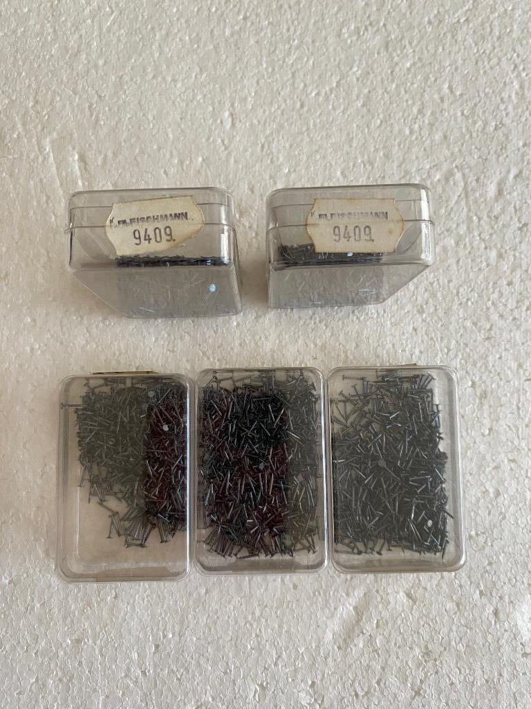 FLEISCHMANN PICCOLO - BEVESTIGINGSSPIJKERS VOOR RAILS, Gelijkstroom, Verzenden, Fleischmann, Nieuw