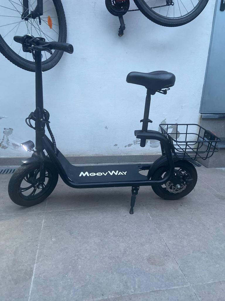 MoovWay elektrische scooter met zitje + mand, Fietsen en Brommers, Steps, Ophalen, Zo goed als nieuw
