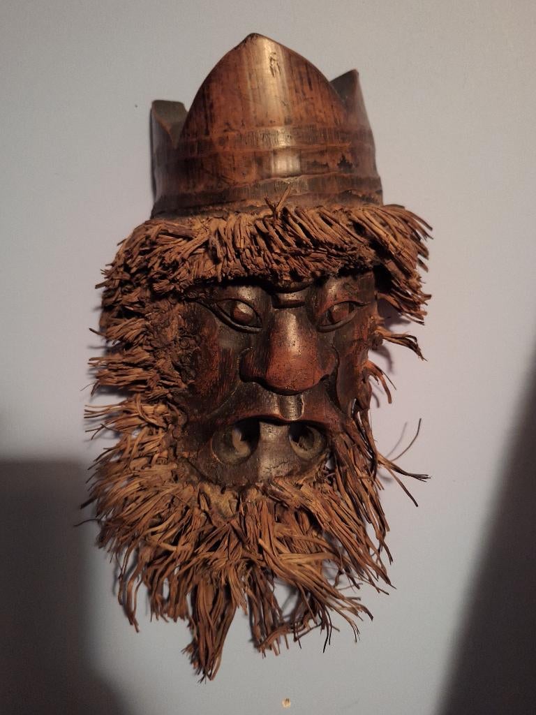 Indonesisch masker, Ophalen