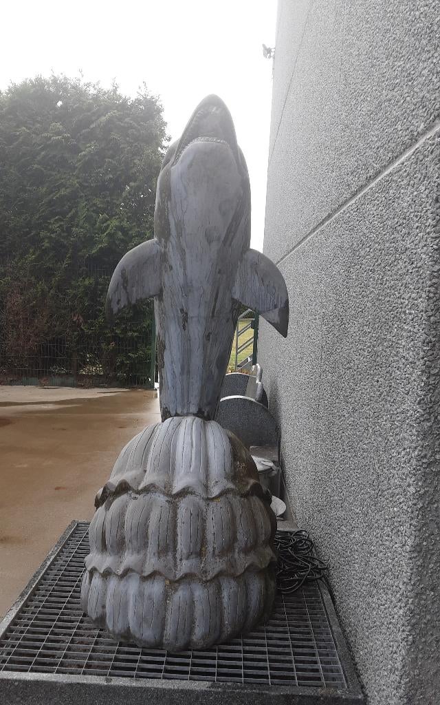 Stenen dolfijnfontein, Ophalen, Gebruikt, Hardsteen, Fontein