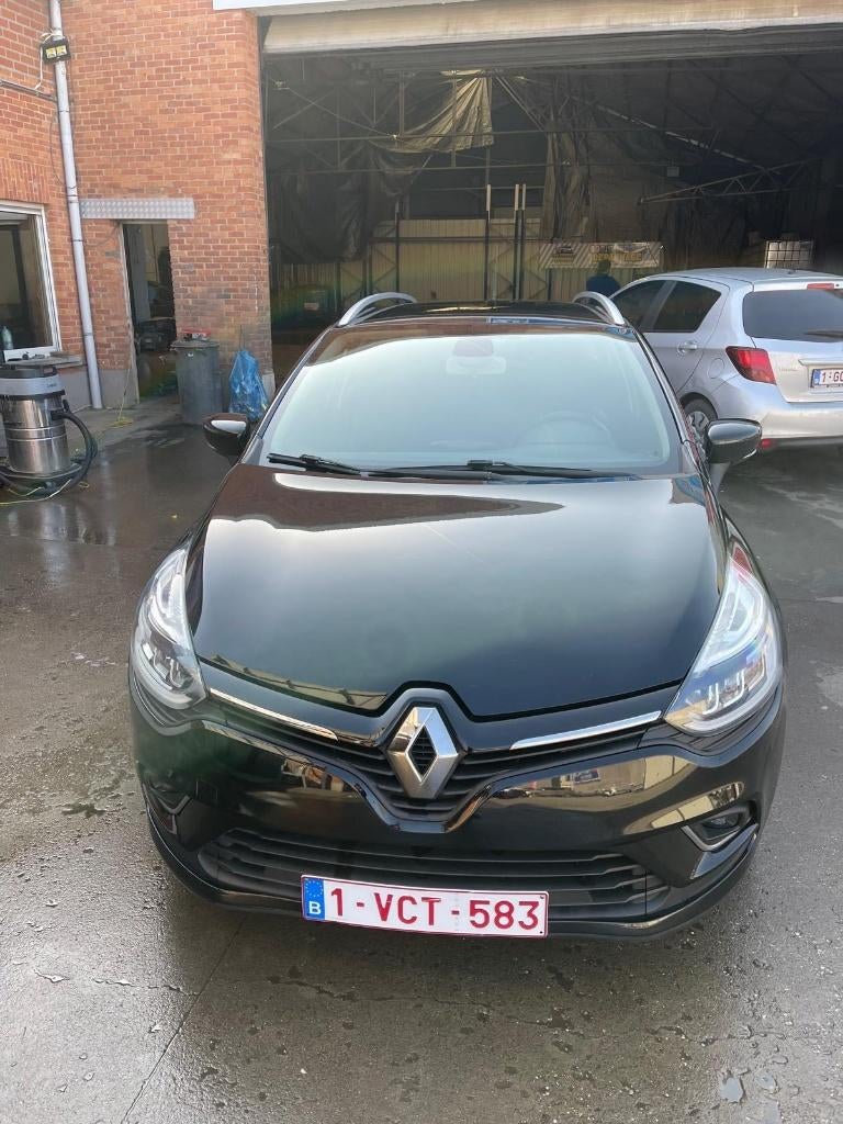 Renault Clio stationwagen Intens, Achterwielaandrijving, Leder en Stof, Zwart, 5 deurs