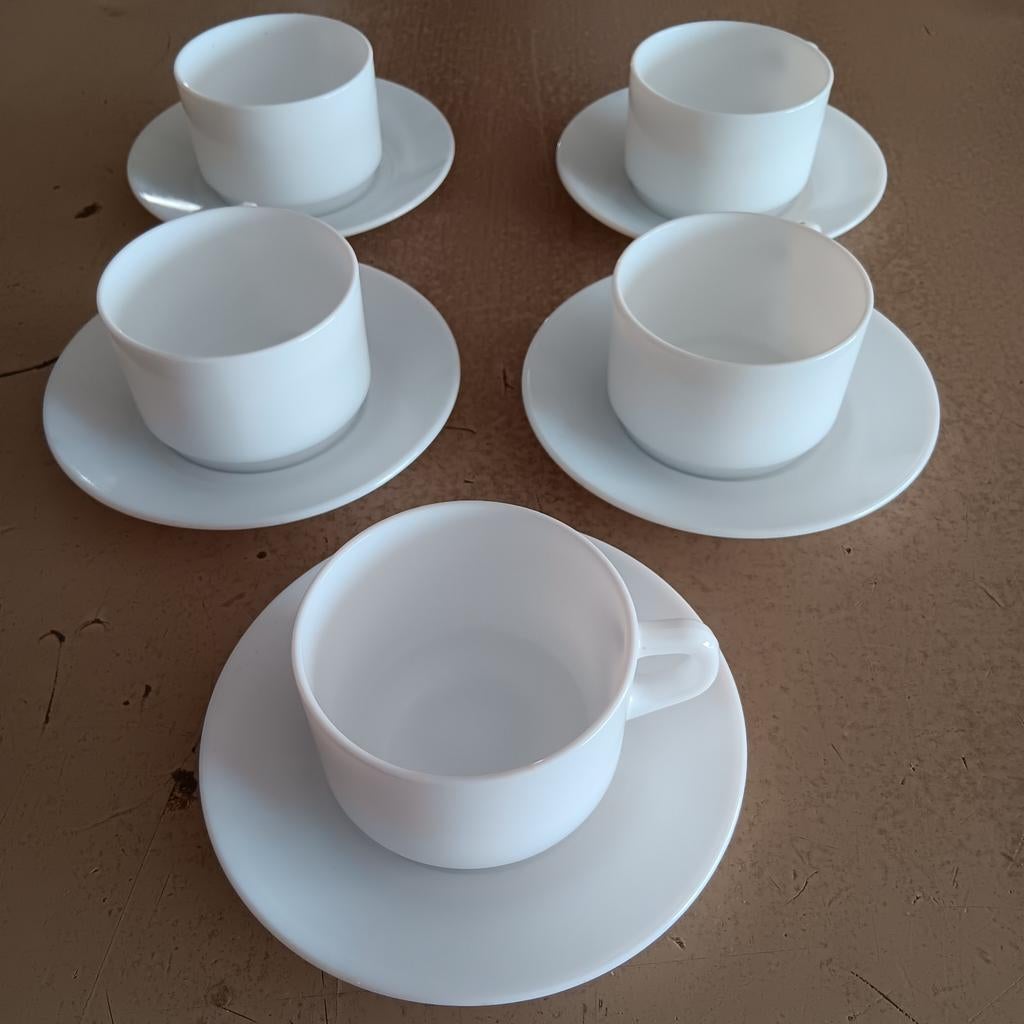 Gobelets Arcopal avec assiettes, Antiquités & Art, Enlèvement