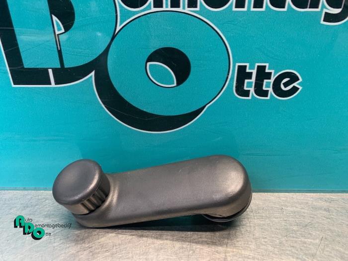 Manivelle de vitre d'un Renault Clio (Clio 3 06-), Autos : Pièces & Accessoires, Renault, -, 3 mois de garantie, Utilisé