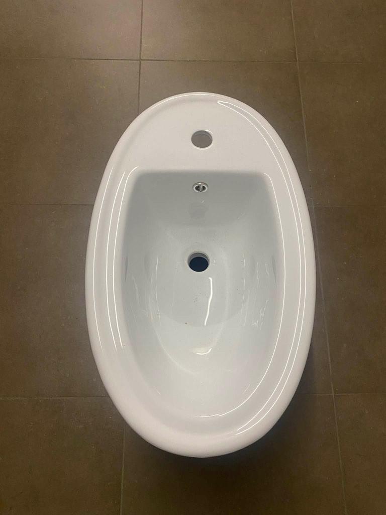 Bidet en céramique blanche neuf jamais installé., Maison & Meubles, Enlèvement, Neuf