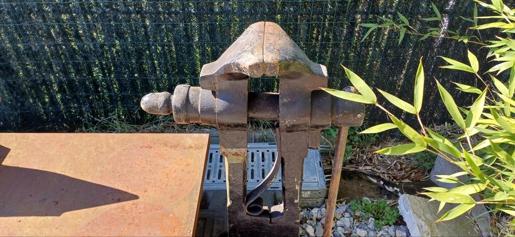 Étau, Utilisé, Étau