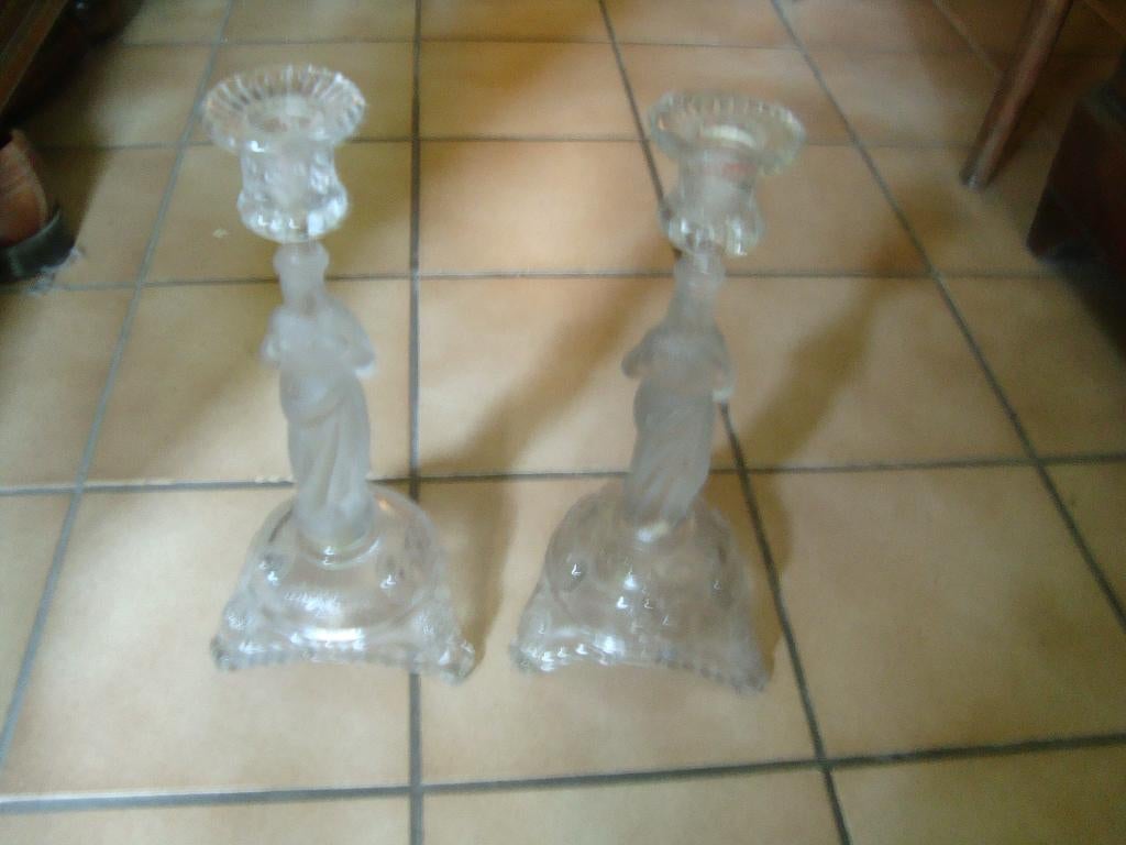 2 Glazen kandelaars met het Heilig Hart., Ophalen