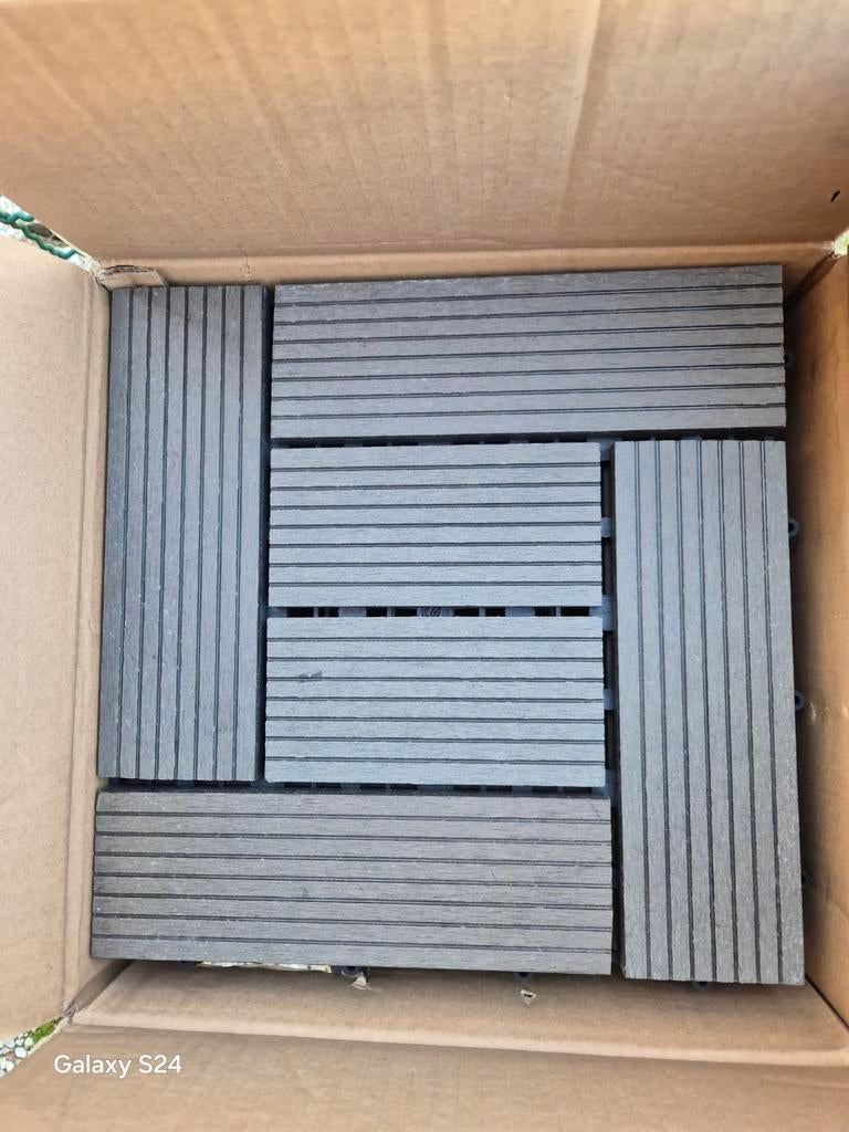 Dalles de terrasse clipsables en bois composite, Enlèvement, Composite