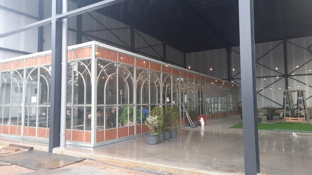 Feesttent (Afmetingen B6000mm x L21000mm x H4000mm), Ophalen