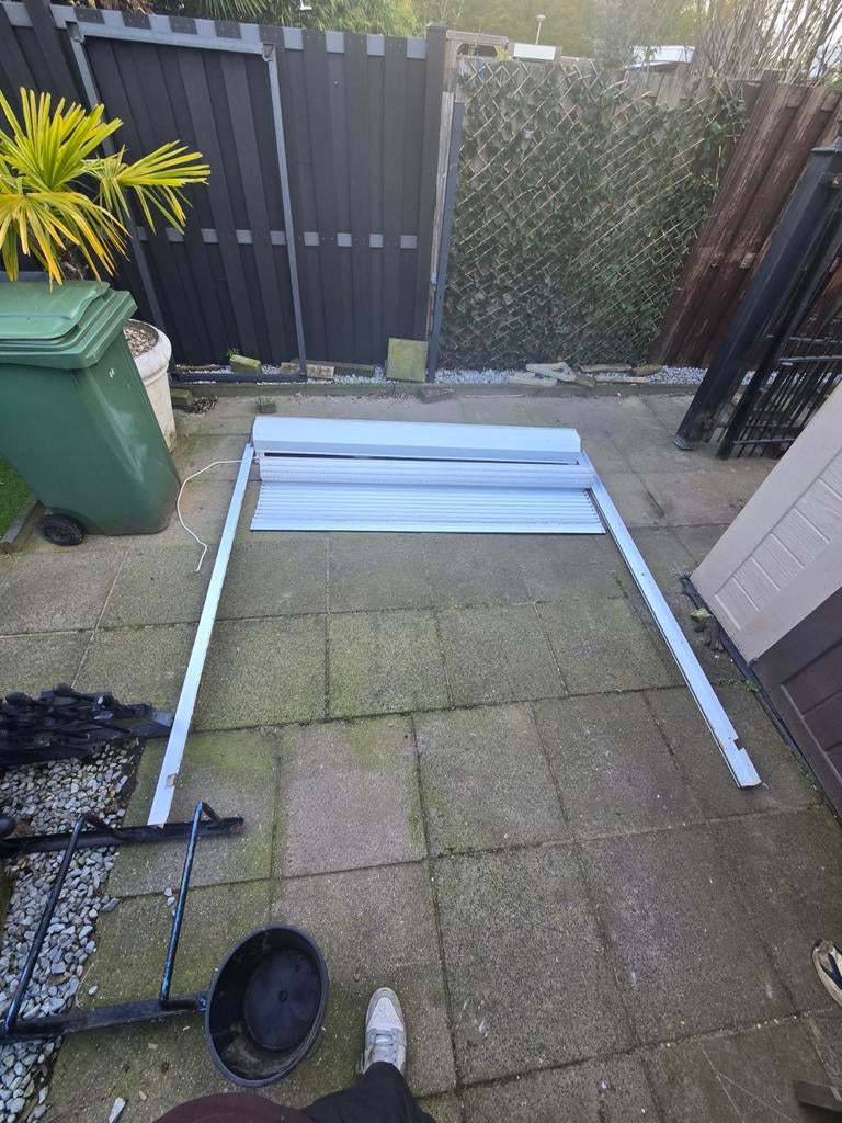 Witte Rolluik 2.04M Breed incl. Geleiders en Rolluikkast, Doe-het-zelf en Bouw, Rolluiken, Ophalen, Gebruikt, 200 cm of meer, Wit