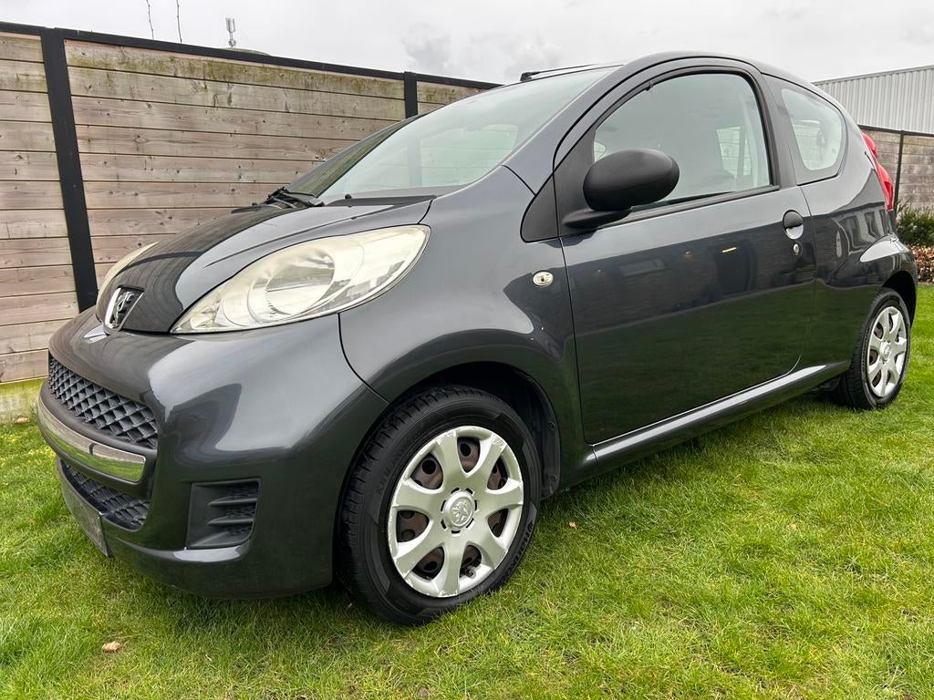 Peugeot 107, 1000cc, Voorwielaandrijving, Stof, 50 kW, Zwart