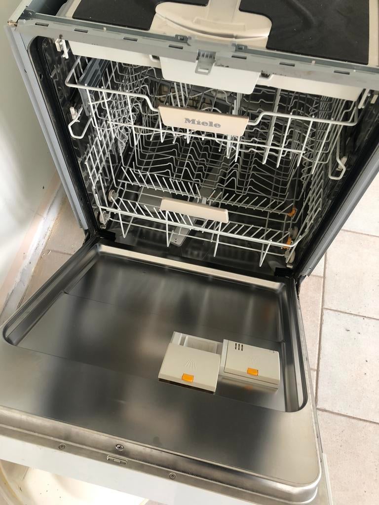 Miele inbouw vaatwasmachine 2jaar oud, Elektronische apparatuur, Vaatwasmachines, Ophalen, Gebruikt, 60 cm of meer, Energieklasse A of zuiniger