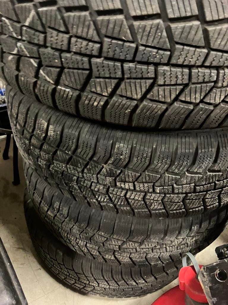 Pneu a vendre 195/65/15 sur jante, Autos : Pièces & Accessoires, Pneus & Jantes, Enlèvement, 15 pouces, Pneu(s)