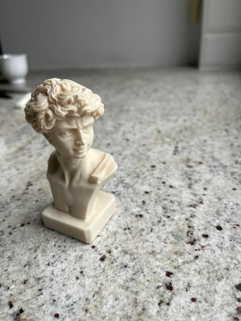 Statue classique en buste — signée L. TUNI, hauteur 11 cm, Enlèvement, Comme neuf, Humain