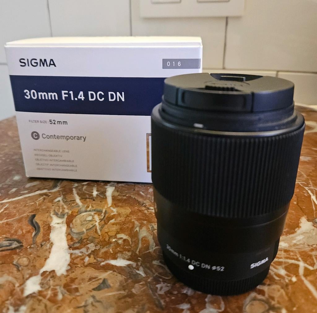 Sigma 30mm F1.4 DC DN | Fuji - nieuw, Audio, Tv en Foto, Ophalen of Verzenden, Zo goed als nieuw, Standaardlens