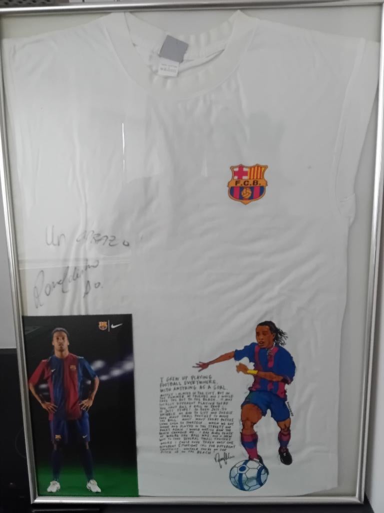 Gesigneerd shirt Ronaldinho ingekaderd, Ophalen, Zo goed als nieuw, Shirt