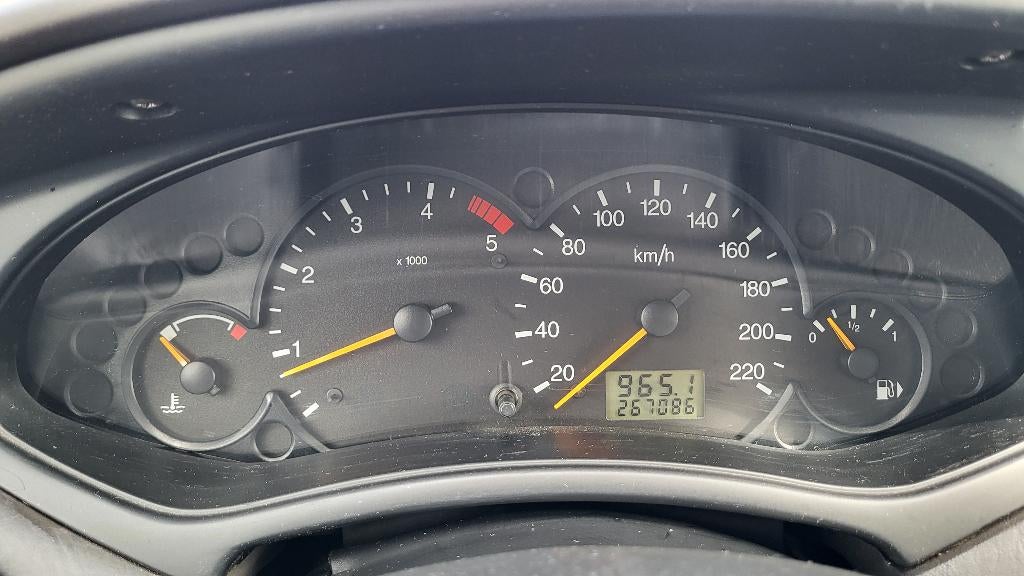 Ford Focus 1.8 Diesel Euro 3 de 2002 avec 267.000 km EXPORT, Focus, Argent ou Gris, Achat, 4 portes