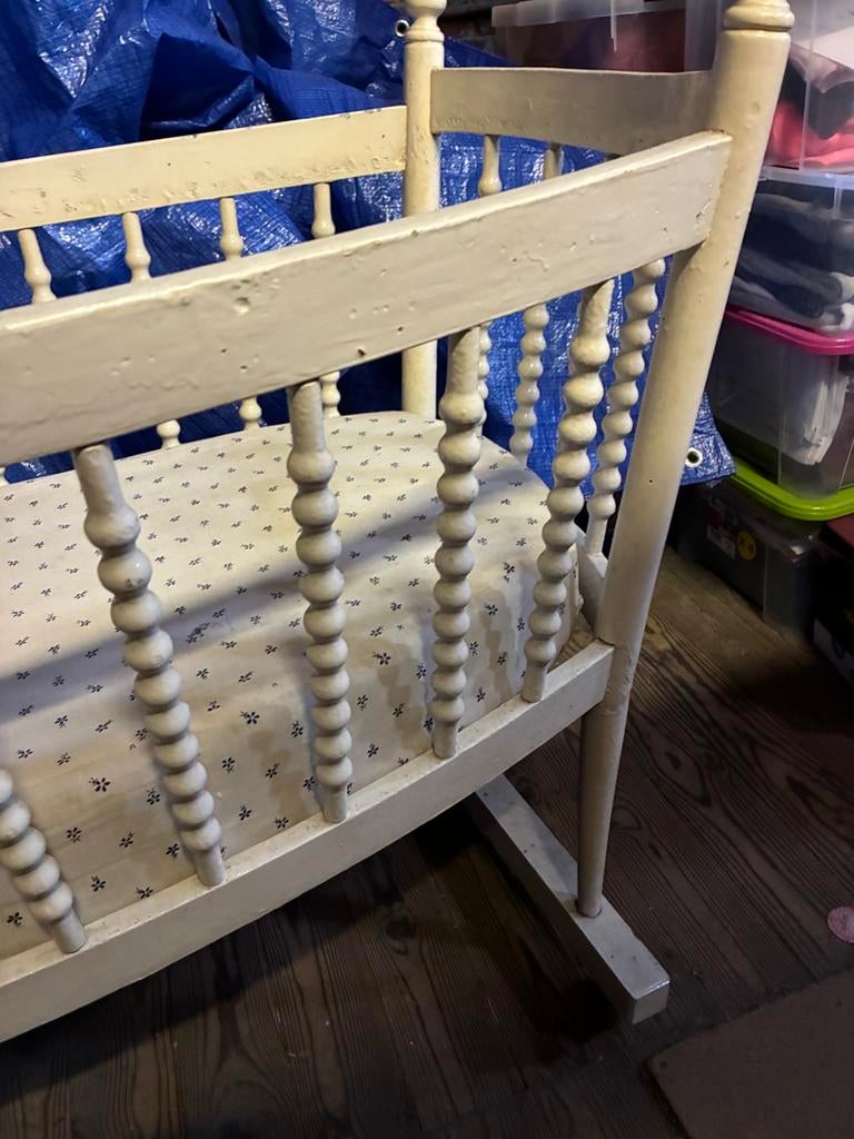 Berceau ancien avec matelas, Enfants & Bébés, Enlèvement, Utilisé, Berceau