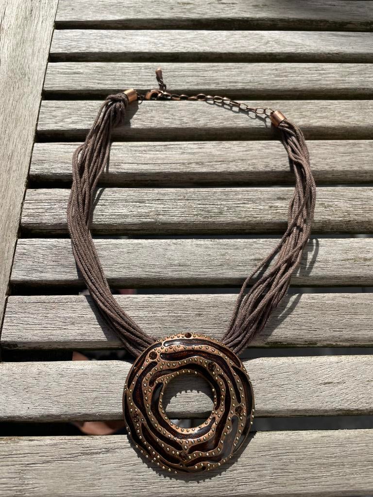 Korte ketting met hanger in koper, Ophalen, Gebruikt, Bruin, Overige materialen