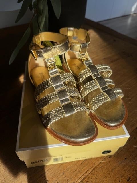 Nieuwe gouden sandalen Michael Kors maat 37, Kleding | Dames, Schoenen, Nieuw, Overige kleuren, Michael Kors, Sandalen of Muiltjes