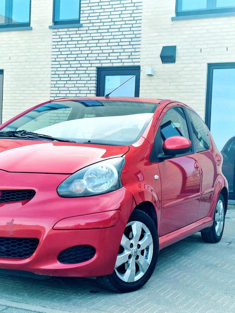 Toyota aygo 1.0 Vti  Essence Airco , Vitres électriques, Autos, Toyota, Achat, Entreprise, Autres couleurs, Noir