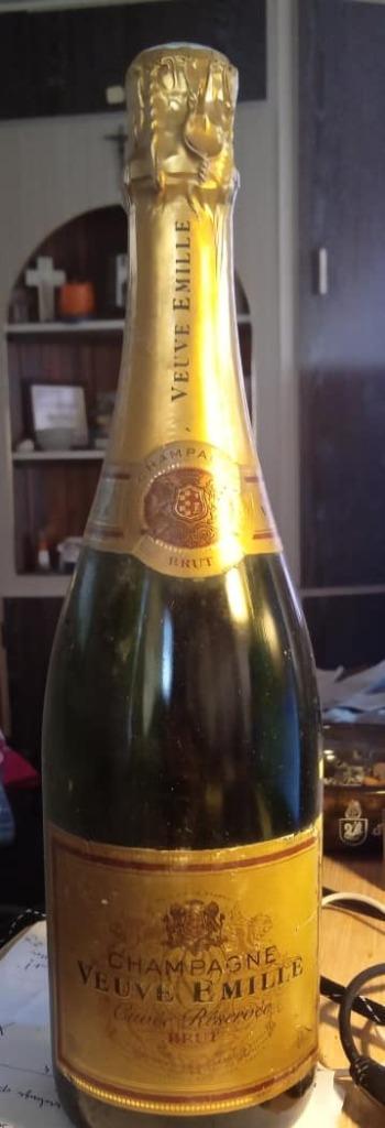 CHAMPAGNE VEUVE EMILLE Cuvée Réservée Brut jaren 1980, Verzamelen, Ophalen of Verzenden, Champagne