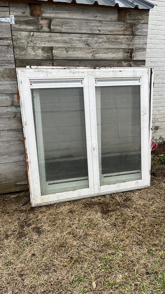 2 houten draai-kip ramen, Ophalen, Gebruikt, Hout