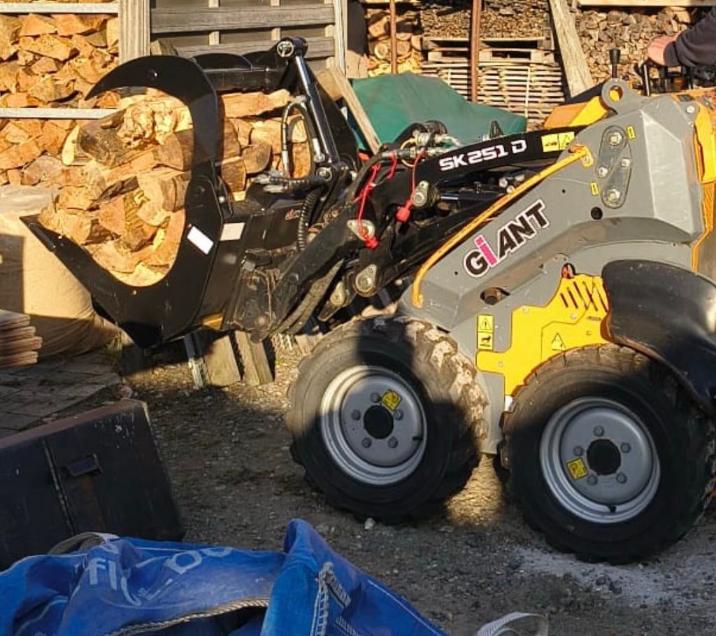 Giant sk251d, Zakelijke goederen, Ophalen, Wiellader of Shovel