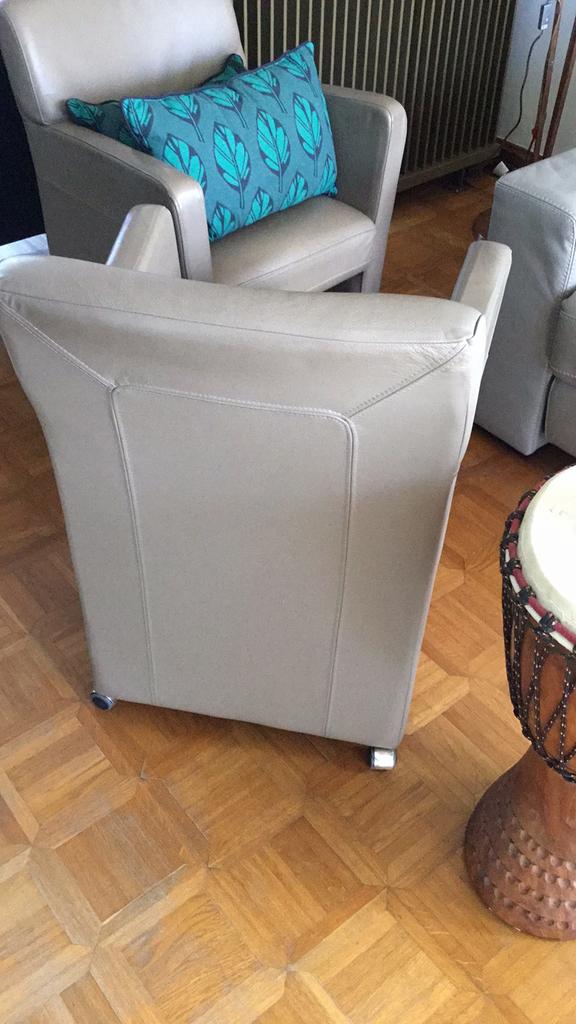 4 stoelen( of zetels) op wieltjes, Ophalen, Gebruikt, Overige materialen