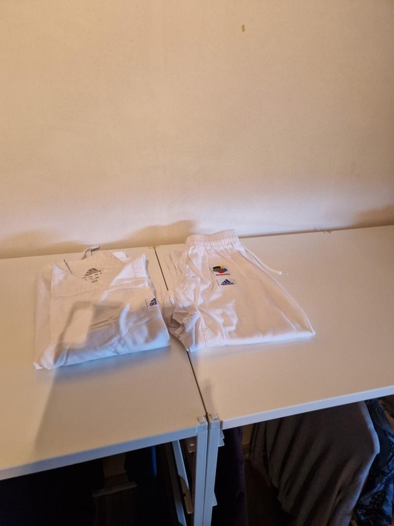 Kimono Adidas maat 130/140, Sport en Fitness, Ophalen, Gebruikt, Maat XS of kleiner, Vechtsportpak