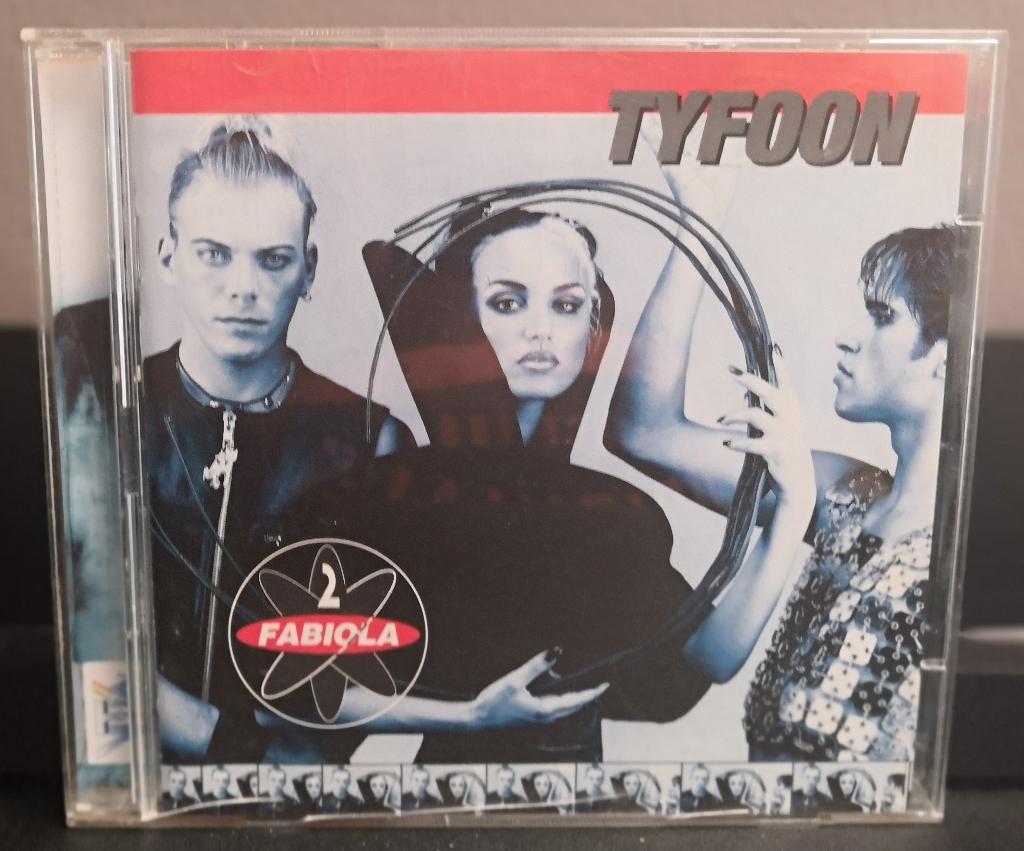 2 Fabiola – Tyfoon / 2 x CD, Album, Limited Edition 🆕, Ophalen of Verzenden, Zo goed als nieuw, Techno of Trance, Boxset