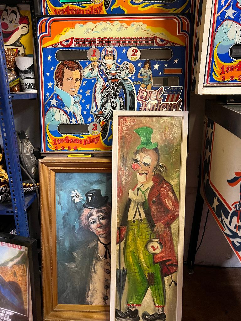 Clown schilderijen, Ophalen