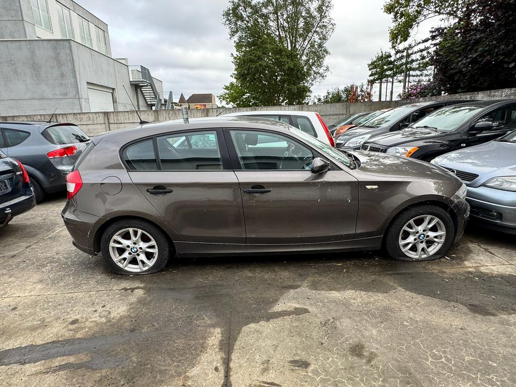 Export Auto onderdelen polo BMW  KiA, Auto's, 1 Reeks, 1199 cc, Zwart, Bedrijf