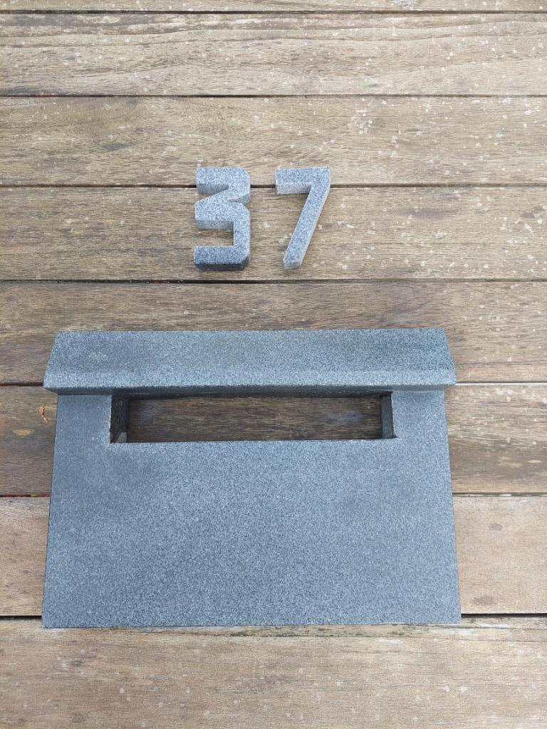 Boite aux lettres en granit + numero, Jardin & Terrasse, Enlèvement, Neuf, Pierre, Murale