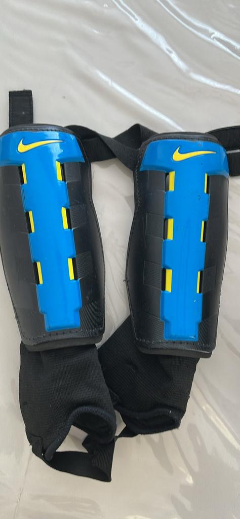 Nike scheenbeschermer, Sport en Fitness, Ophalen, Zo goed als nieuw