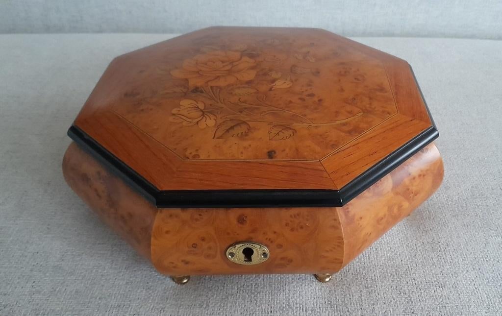 Houten Reuge sieradendoos muziekdoos met bloemenmotief, Antiek en Kunst, Curiosa en Brocante, Ophalen of Verzenden