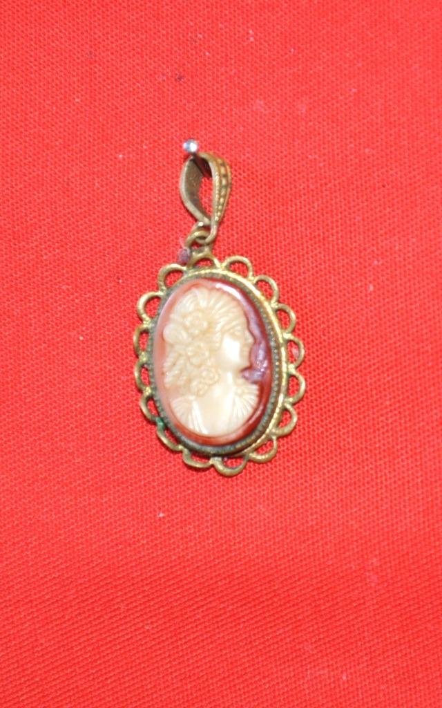 ancien pendentif camée (x2024), Handtassen en Accessoires, Antieke sieraden, Ophalen of Verzenden, Overige materialen, Hanger