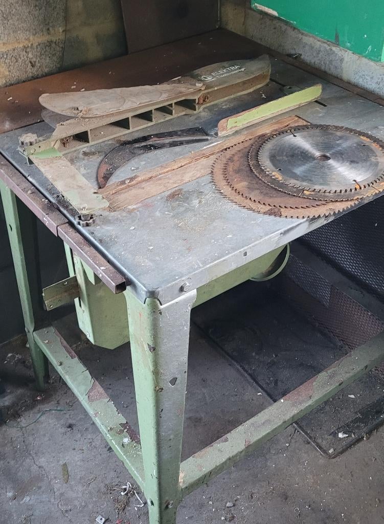 Scie circulaire sur table, Bricolage & Construction, 600 à 1200 watts, 30 à 70 mm, Enlèvement, Utilisé