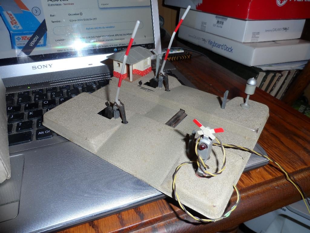 KIBRI HO overweg in goede staat..., Hobby en Vrije tijd, Overige merken, Gelijkstroom of Wisselstroom, Brug, Tunnel of Gebouw