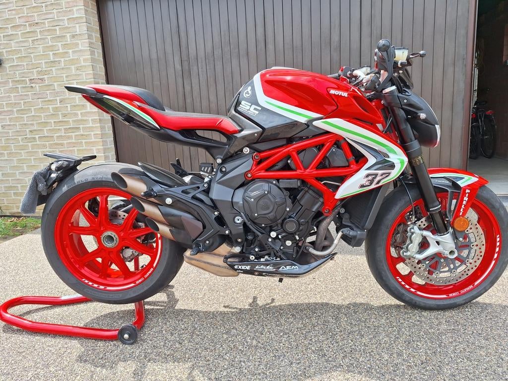 MV Agusta Brutale 800 RC, Motos, Motos | MV Agusta, Particulier, Naked bike, plus de 35 kW, 3 cylindres, Enlèvement