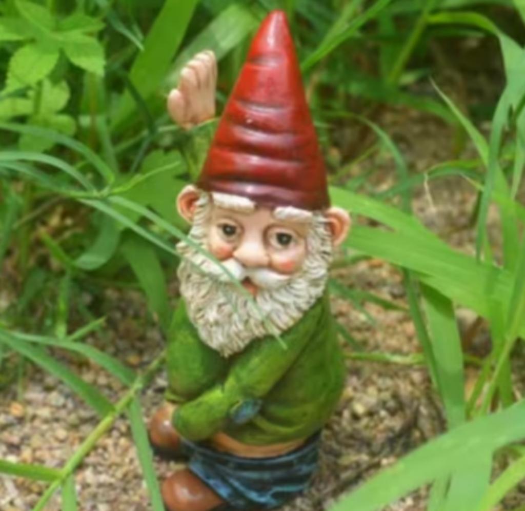 Prachtig tuinbeeldje Plassende kabouter (15cm), Tuin en Terras, Ophalen of Verzenden, Nieuw