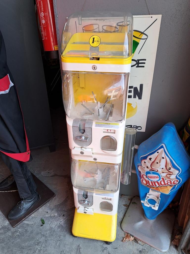 3x Tomy capsule automaten, Verzamelen, Automaten | Overige, Ophalen