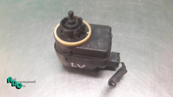 Moteur phare d'un Toyota Aygo (Aygo 08-), Autos : Pièces & Accessoires, Éclairage, Toyota, Utilisé, 3 mois de garantie, Enlèvement ou Envoi