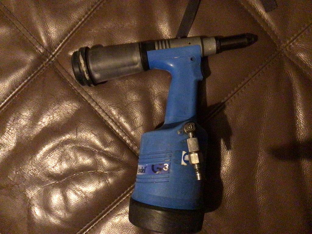 Pince a river, Bricolage & Construction, Enlèvement, Comme neuf