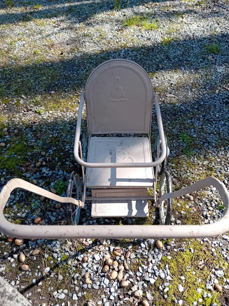 Poppenwagen, Ophalen